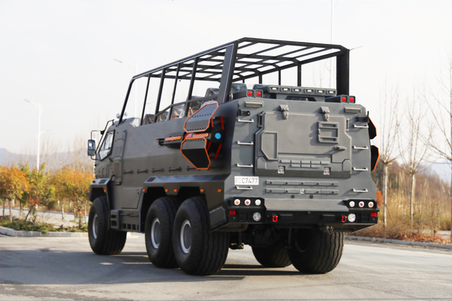 375马力六驱22+2座沙漠旅游观光车厂家_6×6越野专用底盘改装游客运输车配置_矿用通勤6*6经典定制18/20/23/25/27/28/30/35大脚怪电话