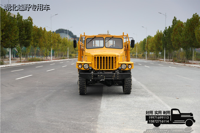 EQ2082东风六驱专用车_双玻璃EQ240炮车越野卡车_6×6尖头25Y载货配置