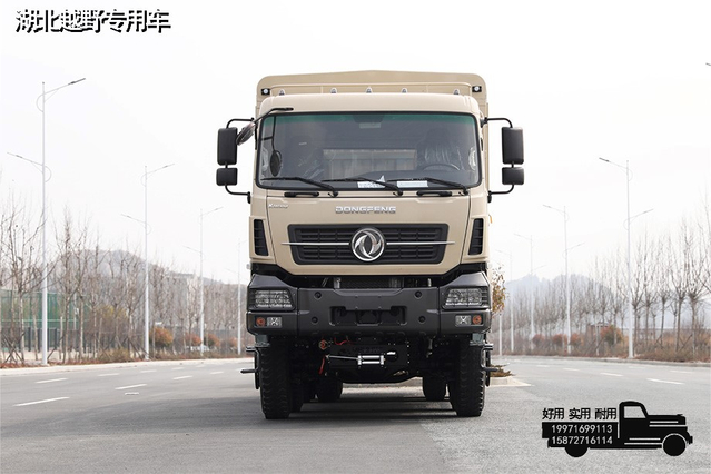 东风8×8越野型仓栅式运输车_八驱31吨木材果蔬四桥运输车_450马力后八轮专用卡车