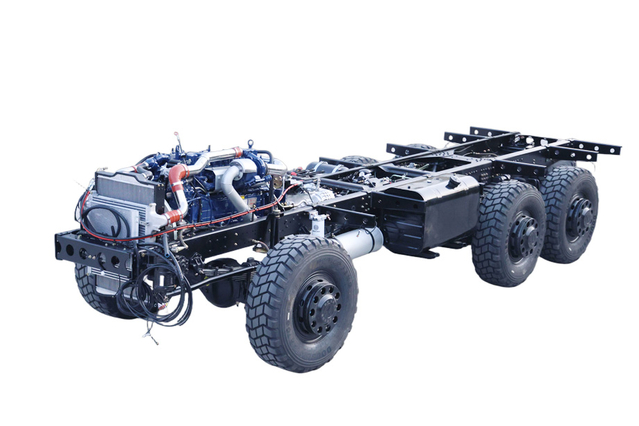 28+2座客车190马力三类底盘_东风2.5吨240小钢炮六驱EQ2082越野专用底盘报价_6*6经典25Y定制18/20/23/25/28/30/35中巴配置