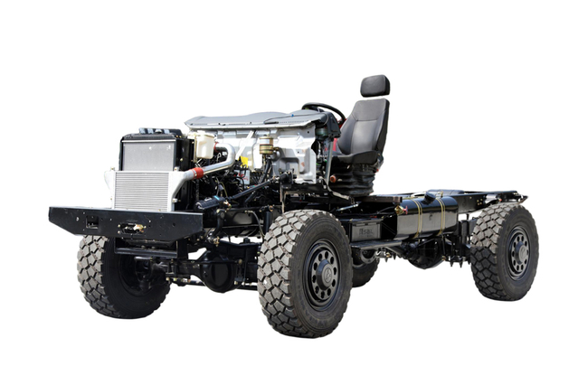 210马力EQ2070手动6挡钢板三类底盘_4×4东风越野专用车出口_四驱车定制带仪表