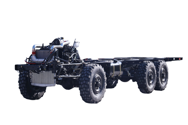 190马力新款28+2座客车三类底盘_东风2.5吨240小钢炮六驱EQ2082越野专用底盘报价_6*6经典25Y定制18/20/23/25/28/30/35中巴配置