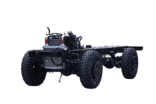 四驱210马力带自动充放系统_EQ2070手动6挡钢板三类底盘_4×4东风越野专用车报价_定制带仪表配置