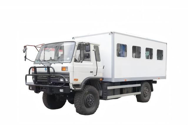 四驱EQ2070底盘改装153越野厢式车_4×4东风客车190马力4×4三吨半柴油_20/24/28/32/40座客舱房