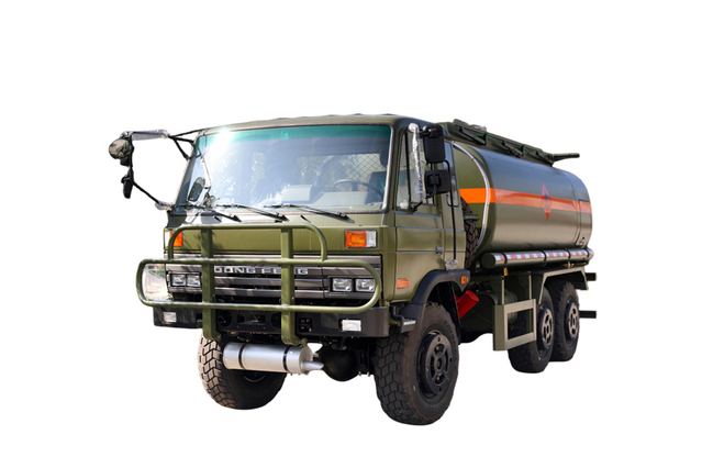 190马力油罐EQ2102G越野专用10m³厂家配置_六驱245平头153运输液体车价格_6×6东风经典210马力军车5/8/12/15/20方加运油罐体电话