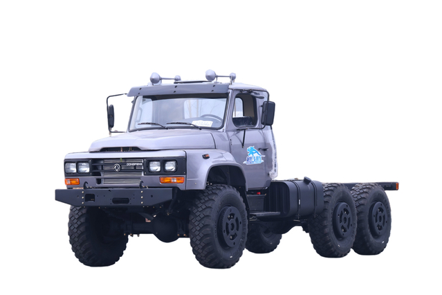 190马力底盘EQ2100E6D越野专用道路运输车_六驱245尖头140卡车_6×6东风经典长头载货军车