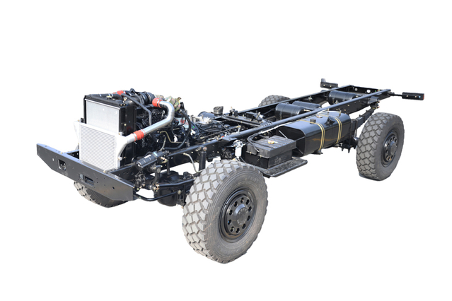 210马力EQ2070手动6挡钢板三类底盘_4×4东风越野专用车出口_四驱车定制不带仪表